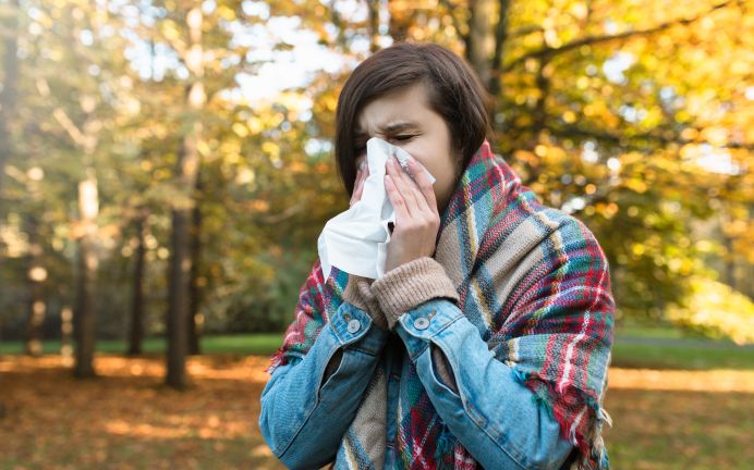 Alergie jesienią i zimą: co uczula, objawy, diagnostyka i leczenie